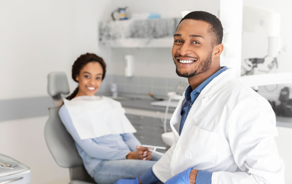 dentist-with-a-happy-customer